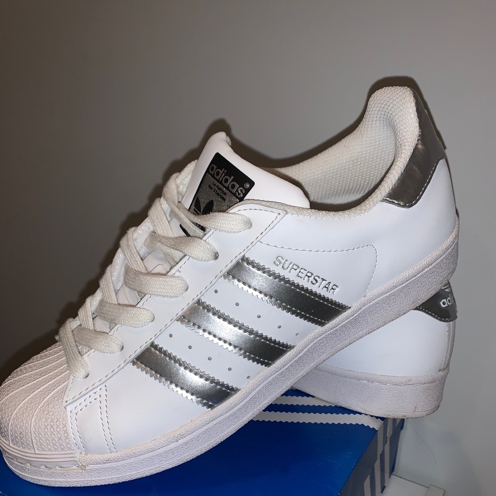 Like NEW Superstar Adidas shoes